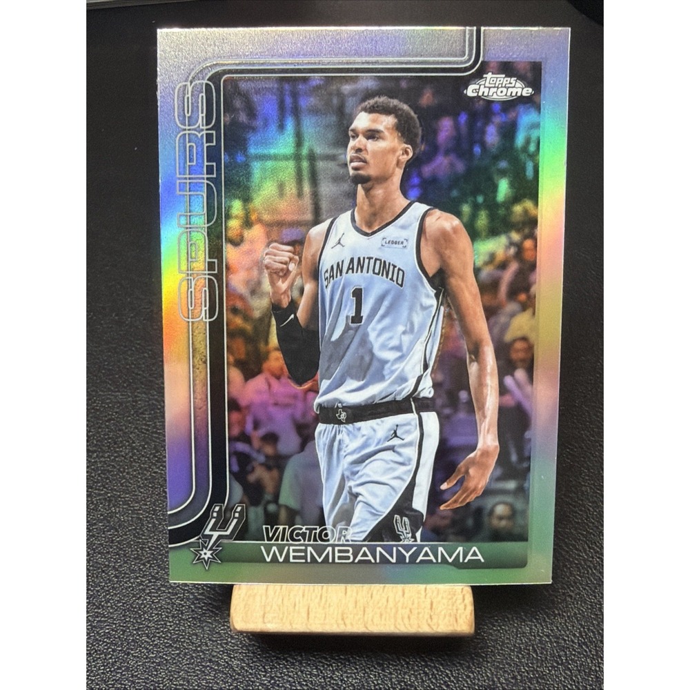 2025-26 Topps Chrome Update Series- Victor Wembanyama #22 Refractor U